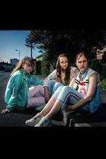 Watch Three Girls 9Movies